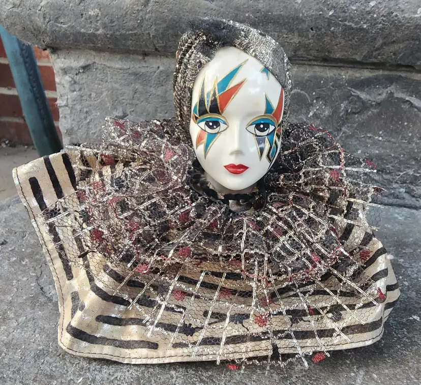 Vintage Harlequin Head , Brinns Music Box , 1988  Song"Mademoiselle De Paris"