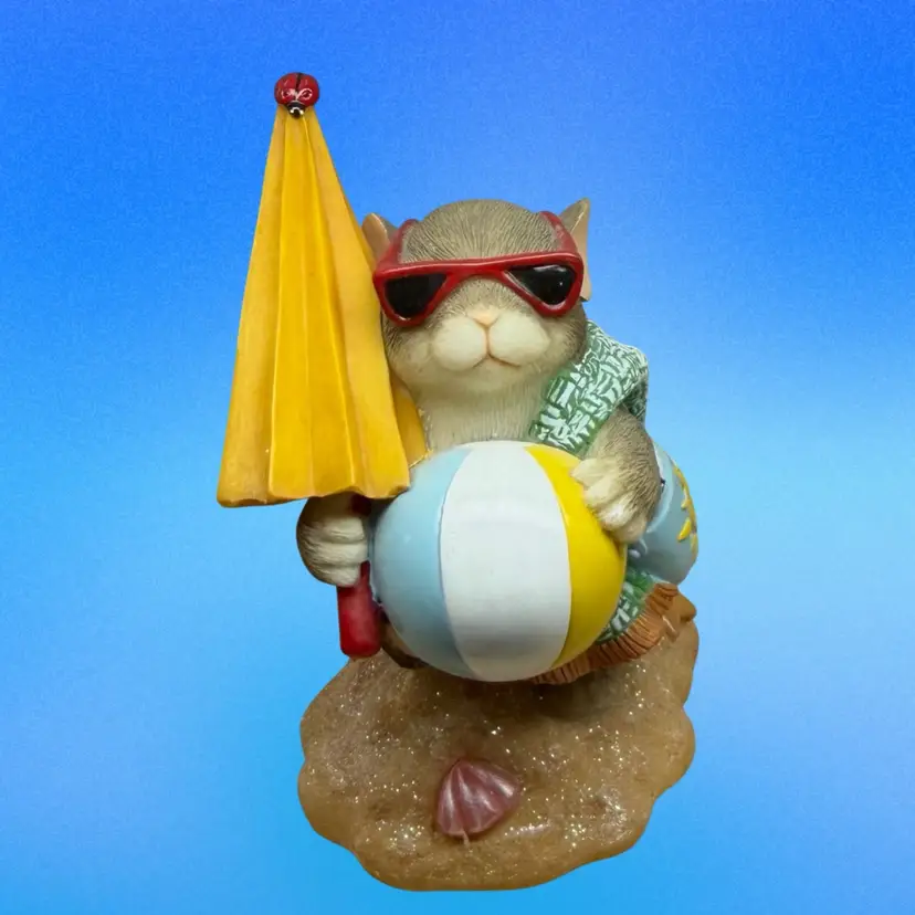 Fitz and Floyd Charming Tails Figurine Headin' for the Beach 83/107 
3.25” T x 2.5” L x 2” W