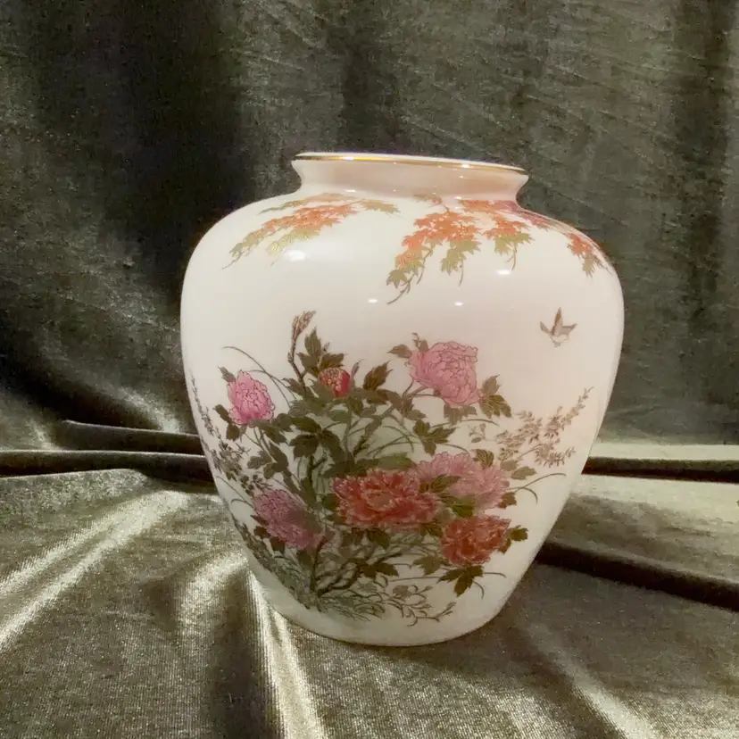 Vintage Porcelain Decoravtive Vase Japanese 5.5"