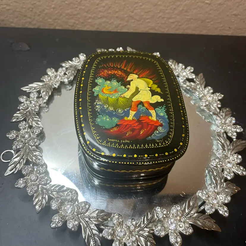 VTG Hand Painted 4.5” oval Russian Lacquer Box with Pushkin Fable Theme