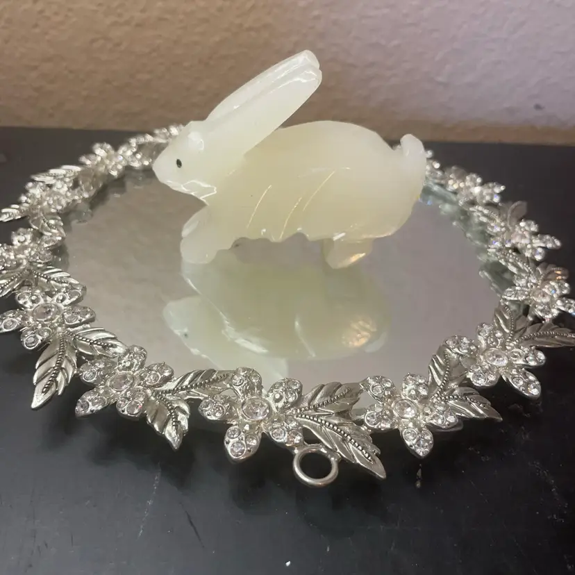 Gorgeous Carved Onyx 4” Bunny Sculpture From Italy