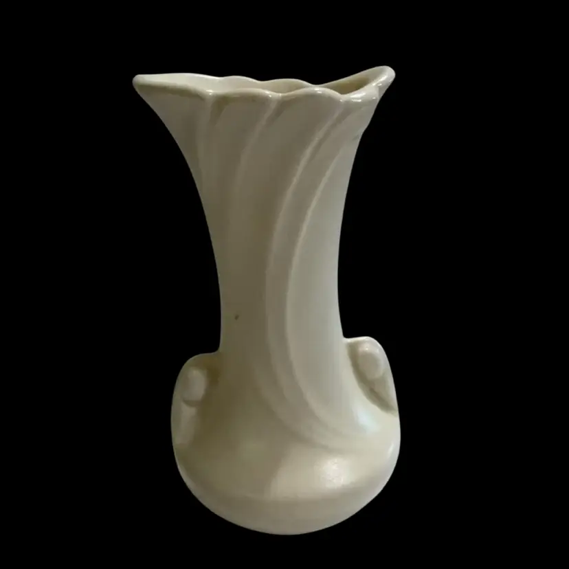 Shawnee Pottery Vase- 5.25” Tall