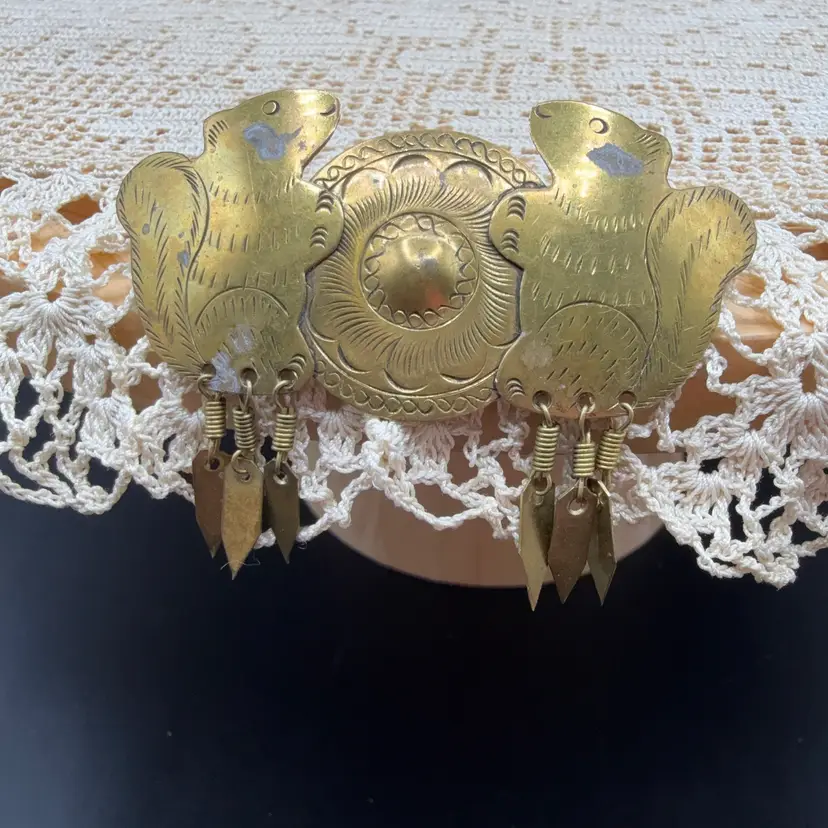 🐞Vtg Hand-Stamped Brass Squirrel Brooch 2.5x2”