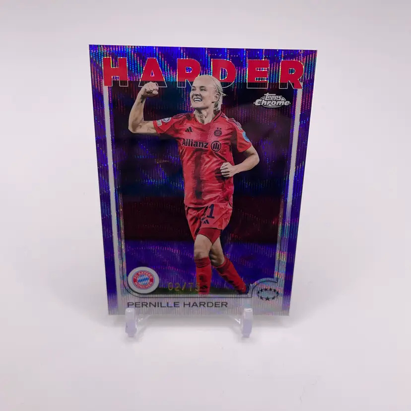 Pernille Harder - Purple wave /75 - Bayern - 2024-25 Topps Chrome UWCL - Soccer card