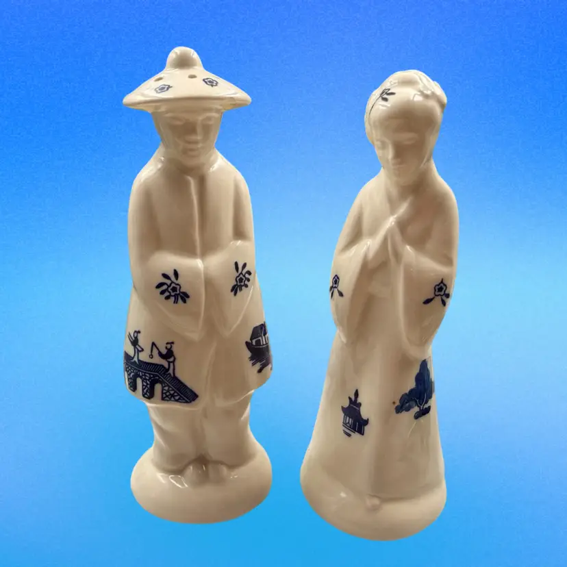 Vintage Churchill England Blue Willow Asian Man Woman Salt & Pepper Shaker