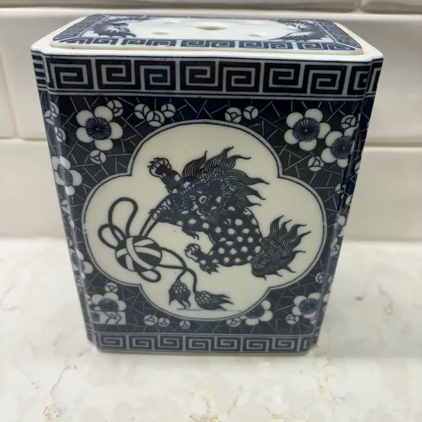Vintage Chinese Blue White Foo Dog Flower Brick Vase Frog Lid Opium Pillow