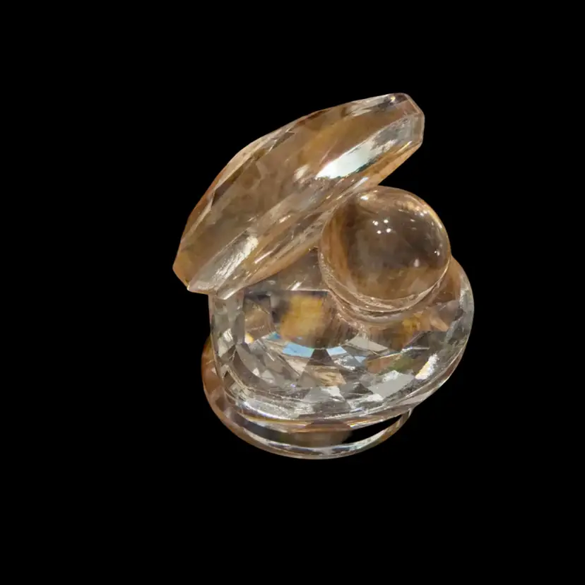 Faceted Crystal Clamshell With Glass Pearl
