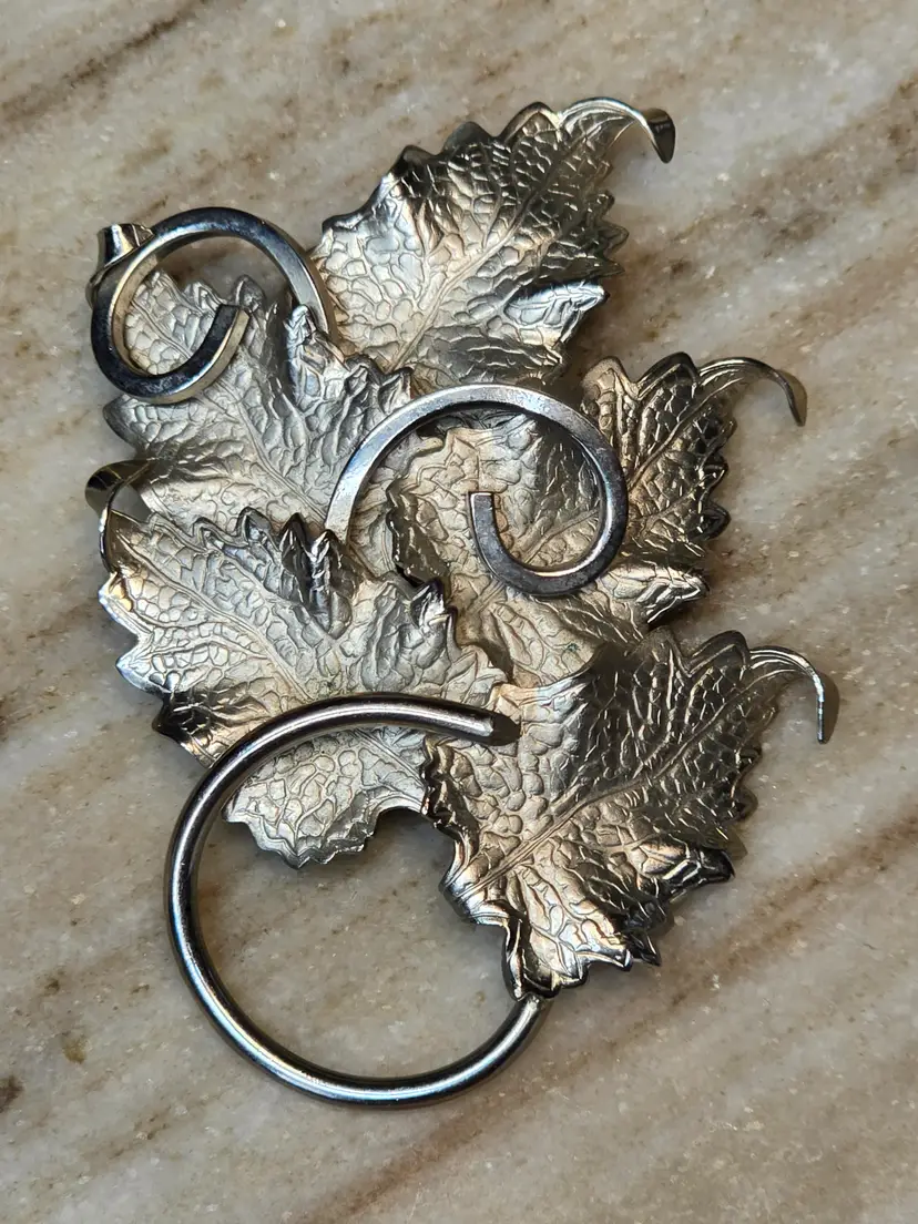 #34 Vintage Judy Lee Silver Tone Leaf & Scroll Brooch