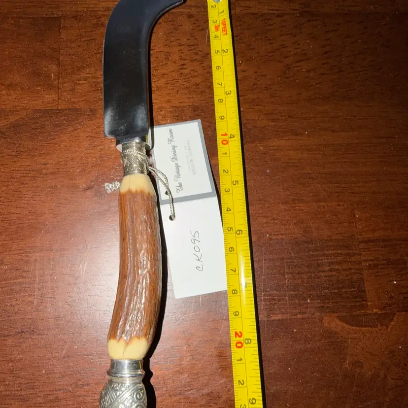 This is a Victorian era stag horn handled cheese scoop knife. Tag Attached From The Vintage Dining Room Exclusively For Bergdorf Goodman, Handwritten English Antique Handle Cheese Knife.