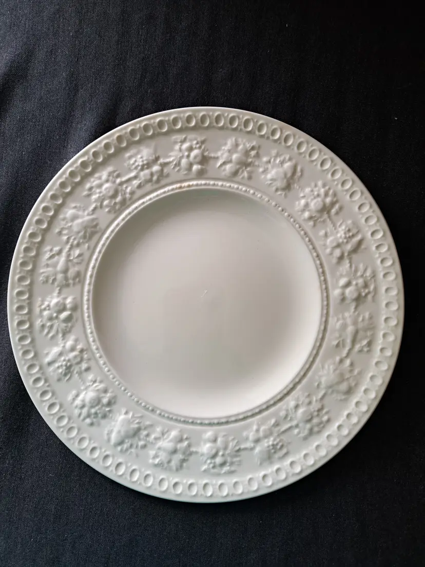 Wedgewood - "Wellesley" plate
