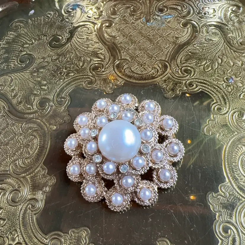 Sarah Coventry Pearl And Rhinestone Brooch