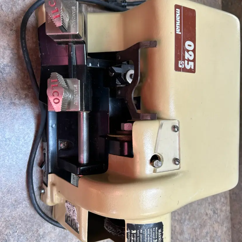 ILCO Unican Model 025 Manual Key Cutting Machine