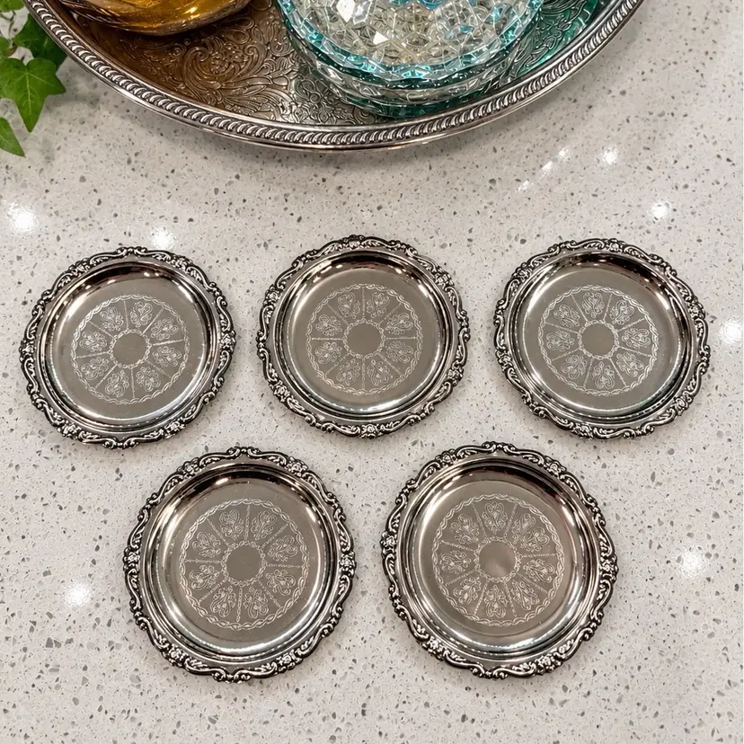 😻 Silver Plated Ornate Coasters – Set of 5 – Engraved Scroll Design