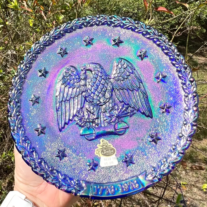 Fenton Cobalt Blue Carnival Glass Vintage Bicentennial Plate (1776–1976) w Eagle and Wooden Stand. Original Sticker & Box.