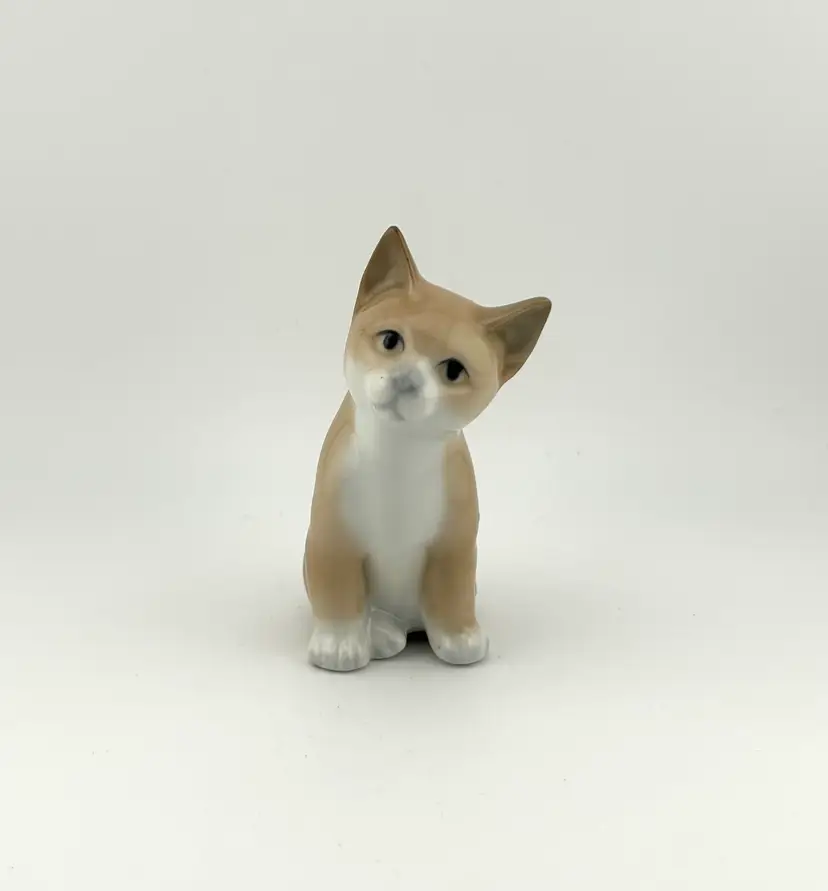 Vintage Tan and White Porcelain Kitten Figurine 1.5”x 2.5”x 3.75”