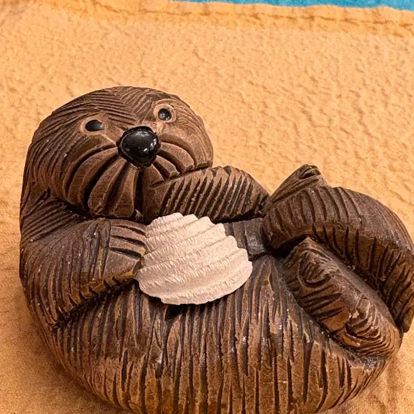 Adorable Vintage Artesania Rinconada Baby Sea Otter Holding Clam Shell