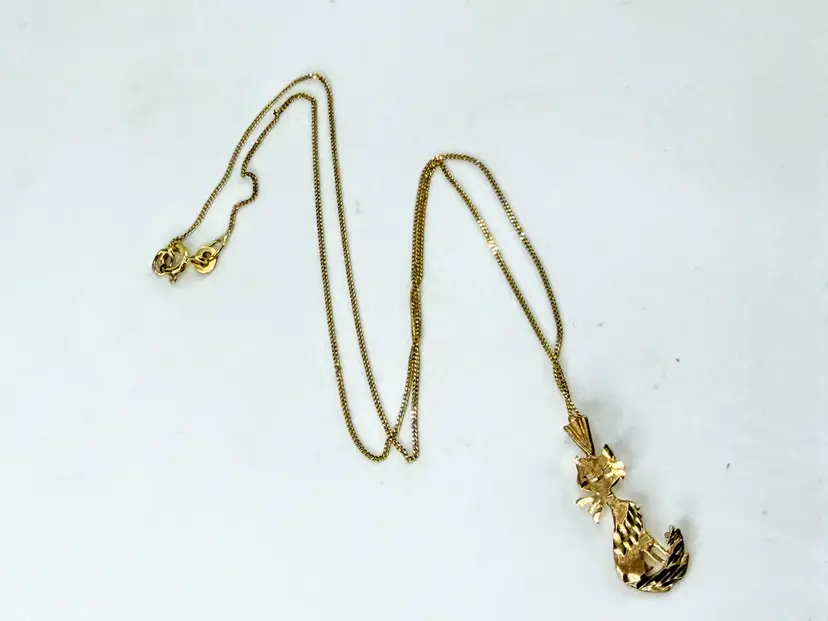 Vintage 14K Yellow Gold Whimsical Diamond cut Cat Pendant Necklace 16" JR2025