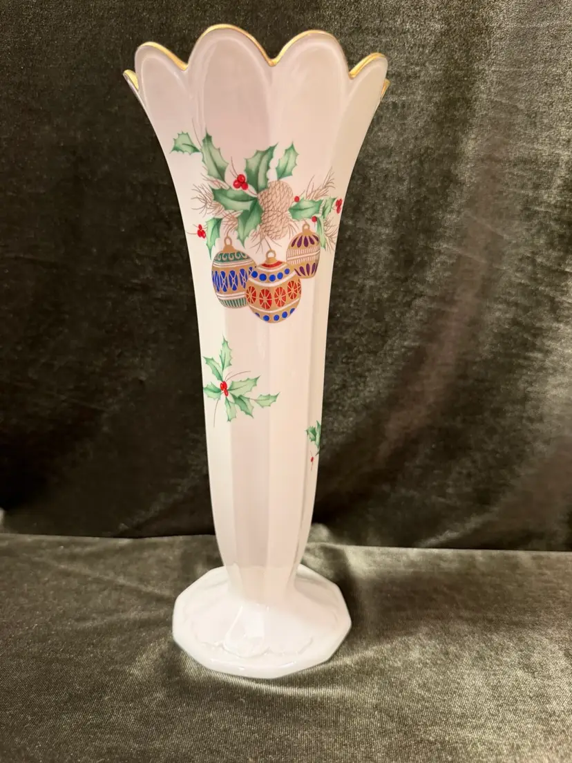 Vintage Mikasa Bone China “Christmas Spirit” Scalloped Vase With Gold Accents