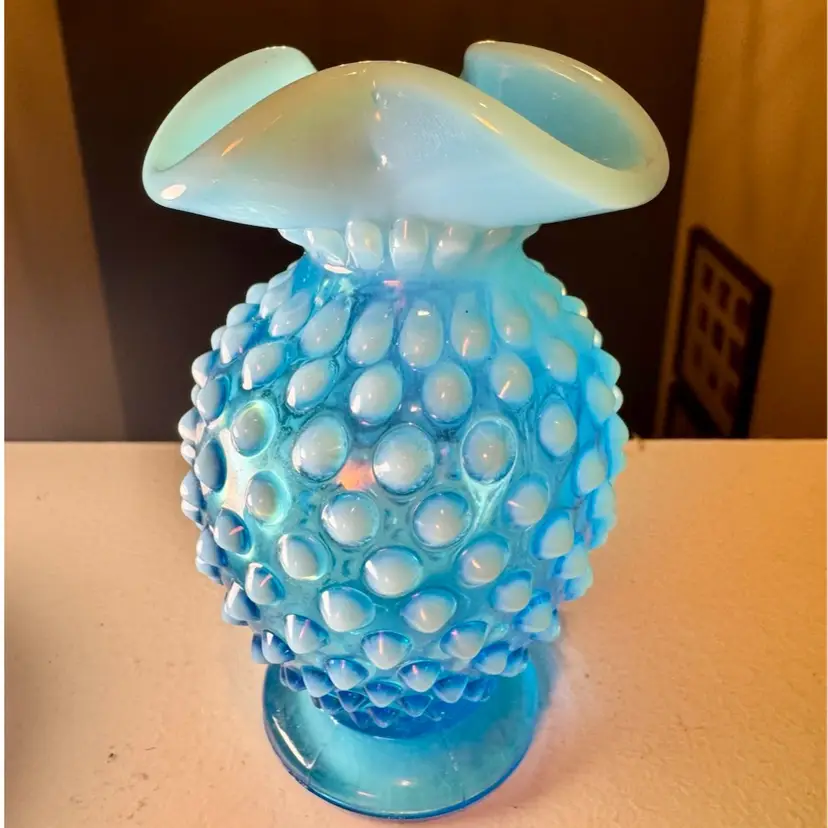 😻 Vintage Fenton Blue Opalescent Coin Dot Top Hat Vase 3.5” Ruffled Rim