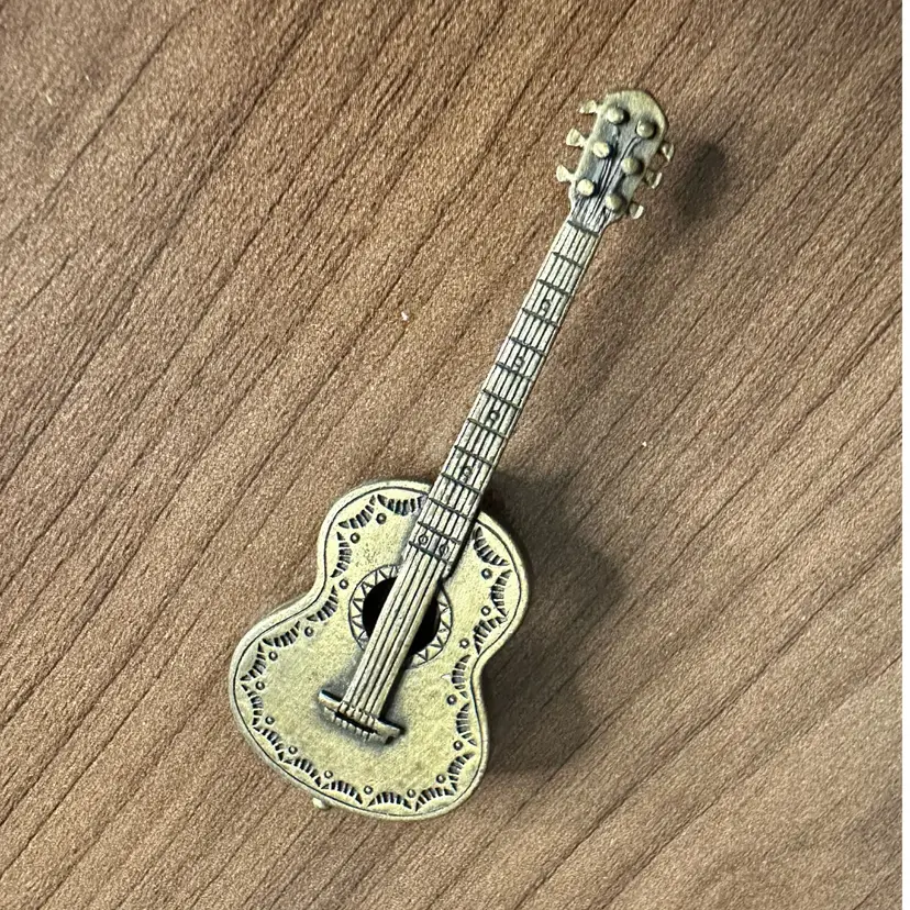 JJ Brooch Guitar Brass-Tone