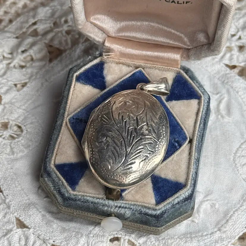 Vintage Sterling Silver Etched Floral Locket 1.5”