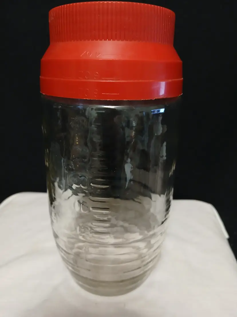 Vintage 1970's ANCHOR HOCKING, Glass Measuring Jar, Plastic Measuring Lid, 28oz