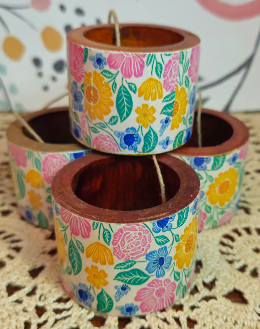 NWT Set of 4 Wooden Napkin Rings Floral Pattern The Spring Shop