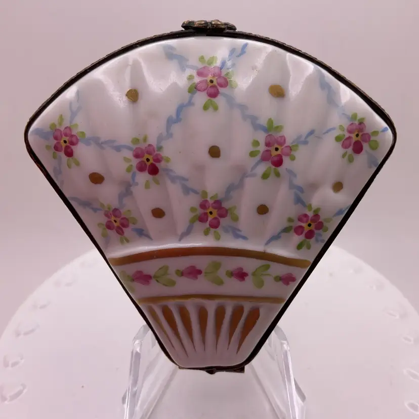 ***Pick of the Week $1 SB*** POW1 VTG Limoges France Porcelain Fan Shaped Trinket Box Hand Painted 2.25”