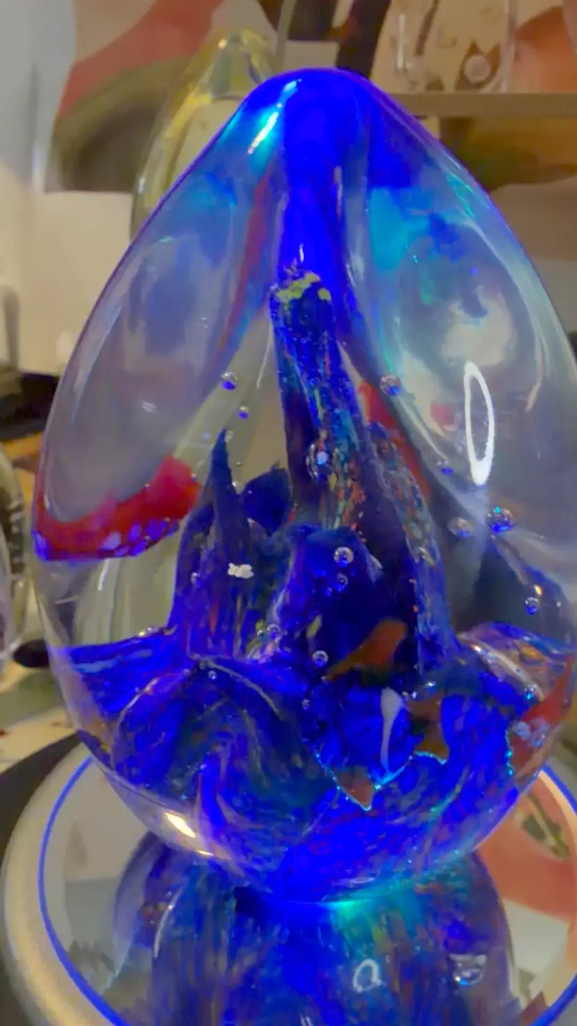 #23…..Midnight Reef in Glass – Faceted Fish Paperweight – 5″ Tall