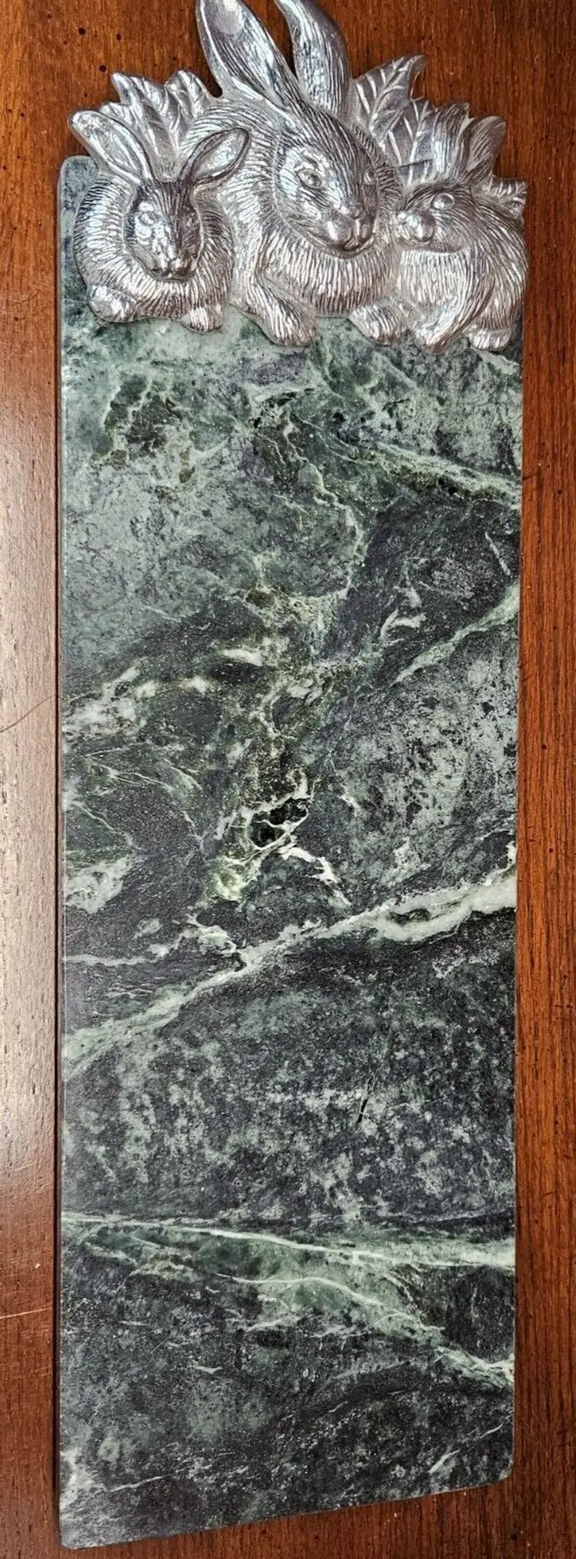 1986 Arthur Court Cast Aluminum Bunny Rabbits Green & White Marble Cheese Board