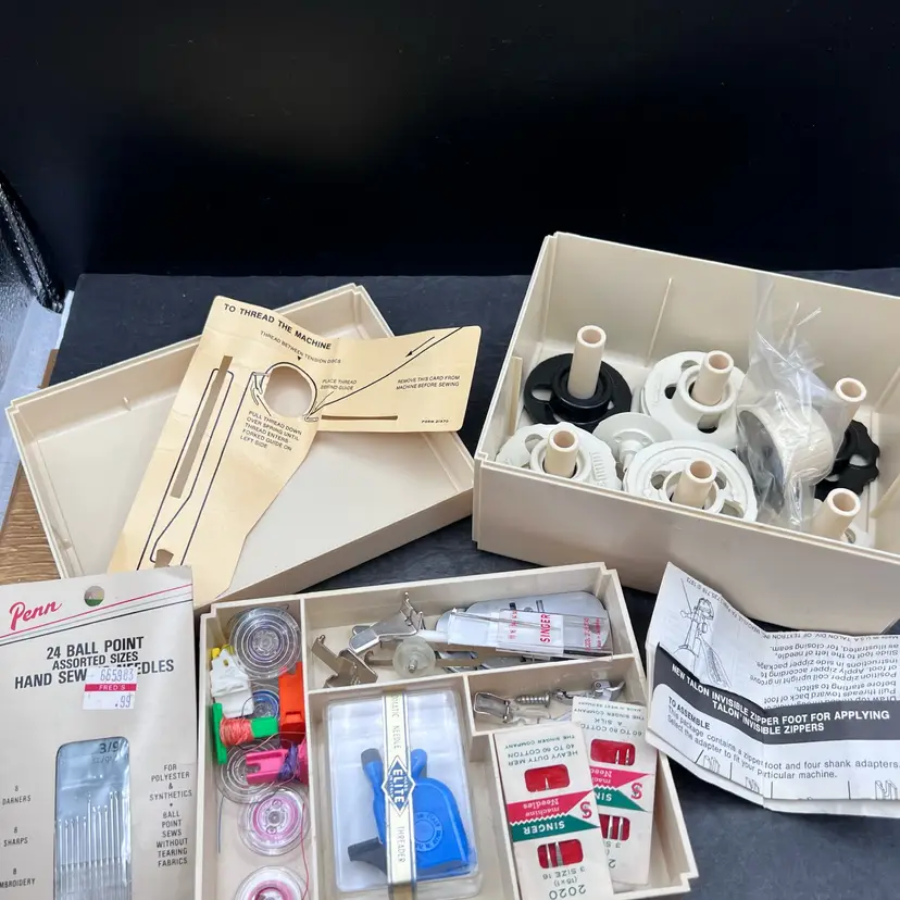 #190B Vintage Singer Sewing Accessory Kit Top Hat Stitch Cam Discs And Various Sewing Notions Included In Storage Box. 
In Very Good Condition.