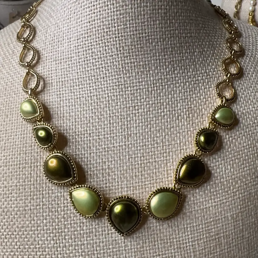 Vintage Liz Claiborne Gold Tone Statement Collar Necklace – Chartreuse & Olive Green Teardrop Cabochons