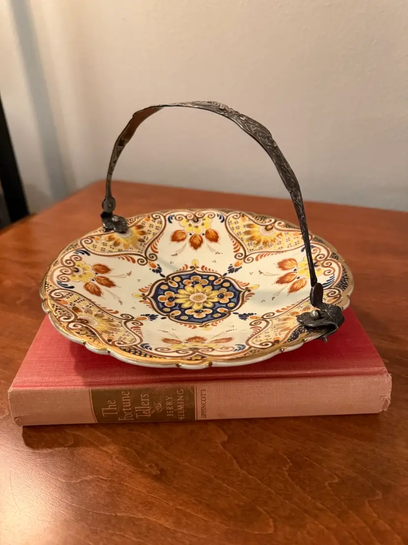 ☀️8” Vintage Delft Plate With Handle