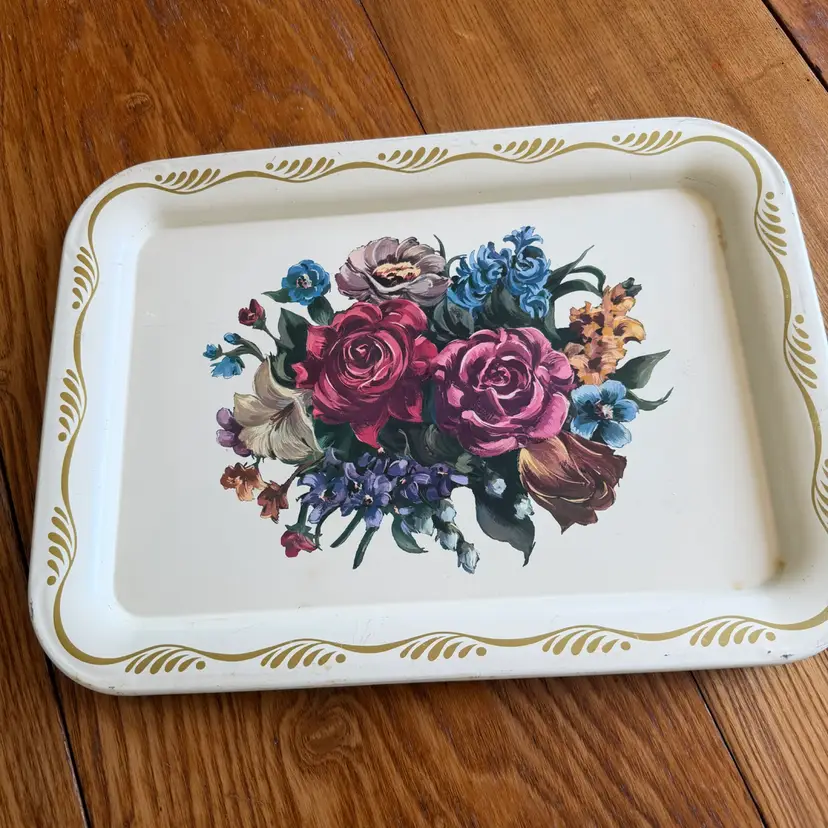 Vintage cream tole metal tray with hand-painted floral bouquet and gold border. 13”x17.5”