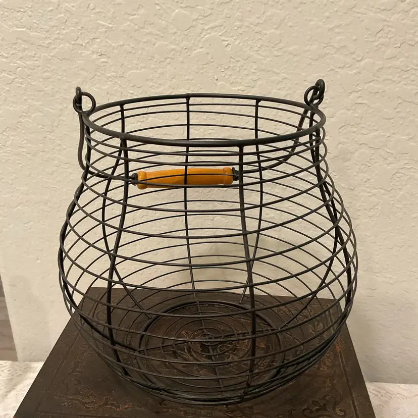 🍁Wire Egg Basket With Wooden Handle