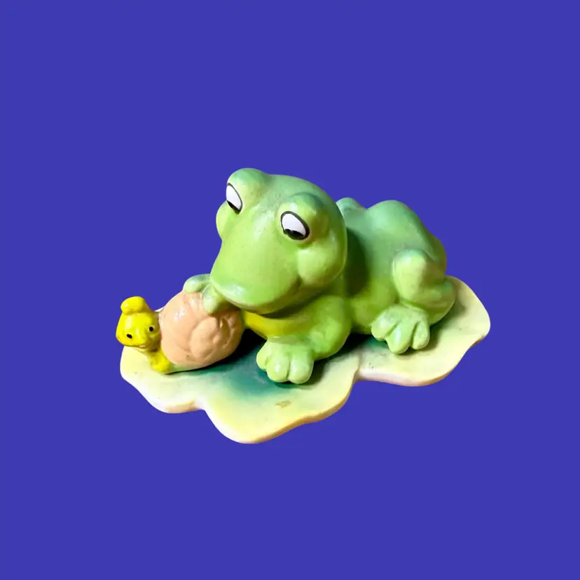 Vintage LEFTON Kitsch Frog + Snail Ceramic Figurine
