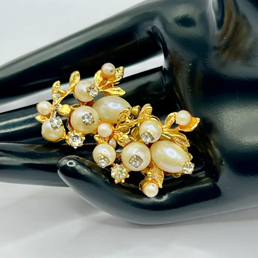 Vendome Cluster Pearl Faceted Point Rhinestone Earrings Gold Tone Clip On #C-3