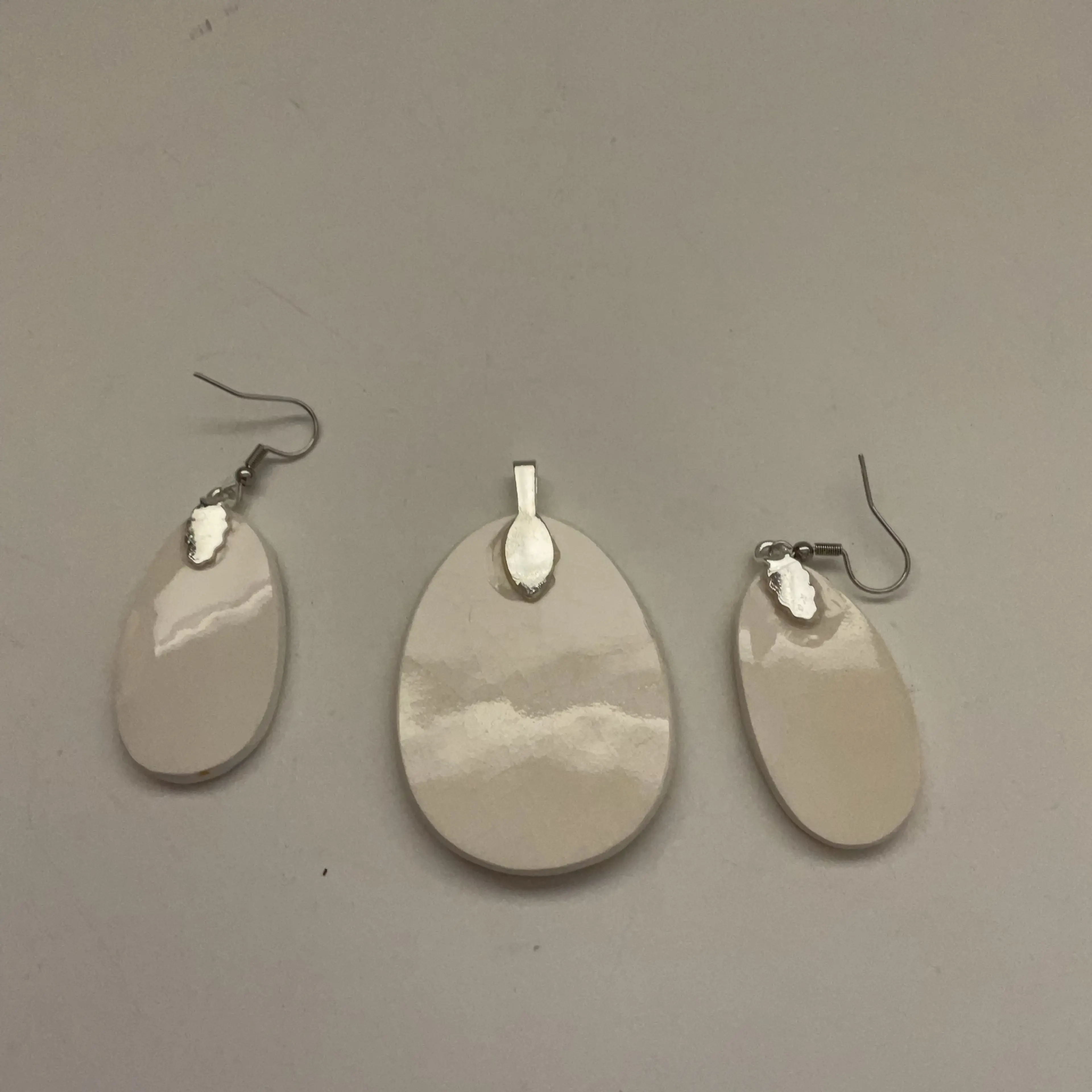 Image 2 of 2