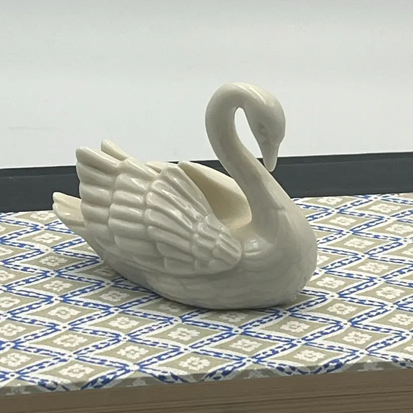 Lenox Swan Place Card Holder Figure