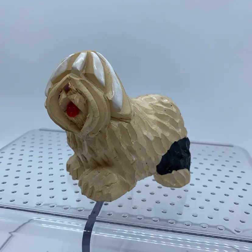 #3065 Carved Old English Sheepdog figurine by Artesania Rinconada.