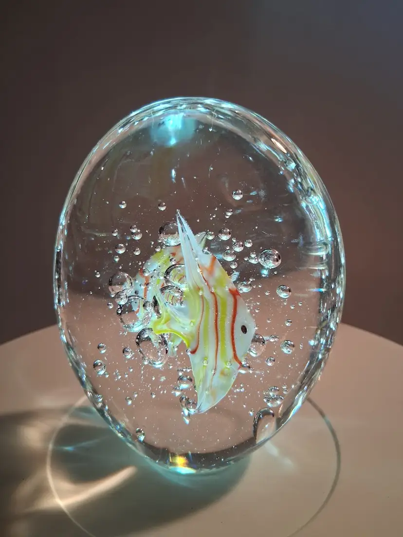 Vintage Dynasty Gallery Art Glass Magnum 2-Fish Aquarium Paperweight, Controlled Bubbles