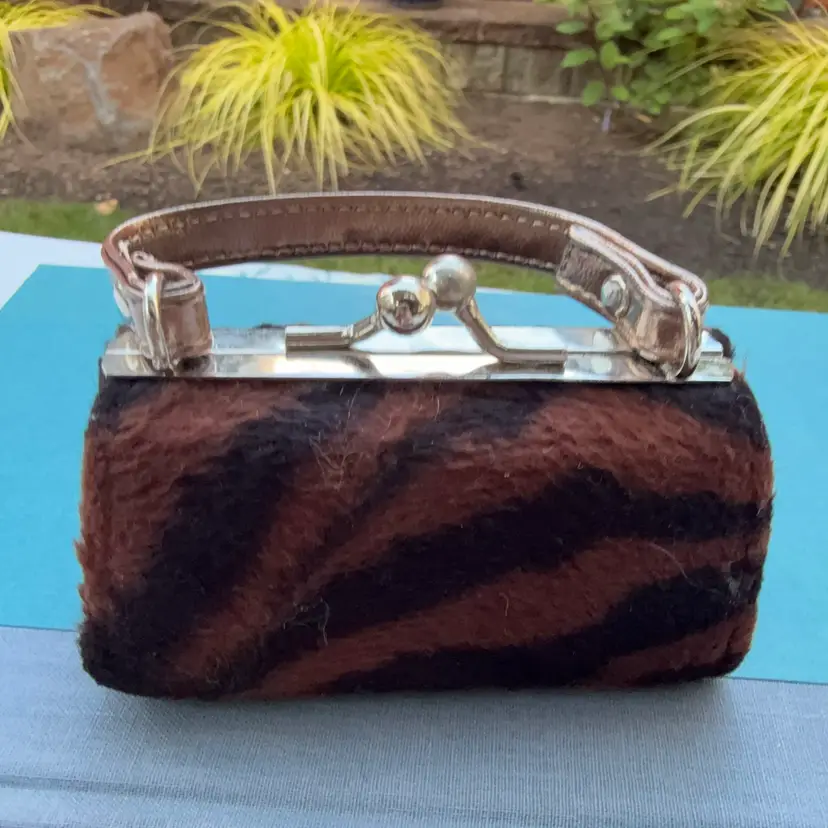 🐞Vtg Brown & Black Zebra Print Mini Kiss-Lock Purse Lipstick Case Coin Pouch