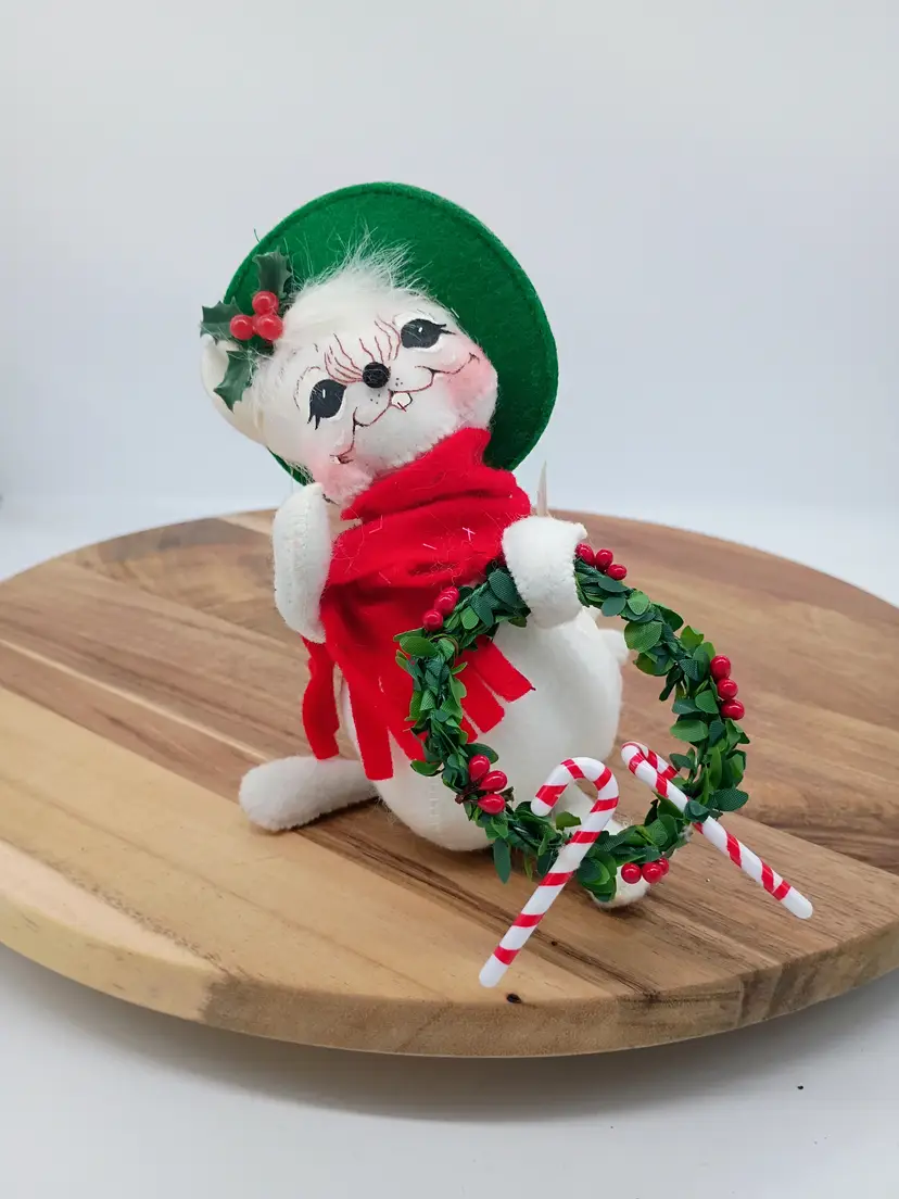 Annalee 2005 Christmas Yuletide Mouse Green Hat with Wreath #774505.