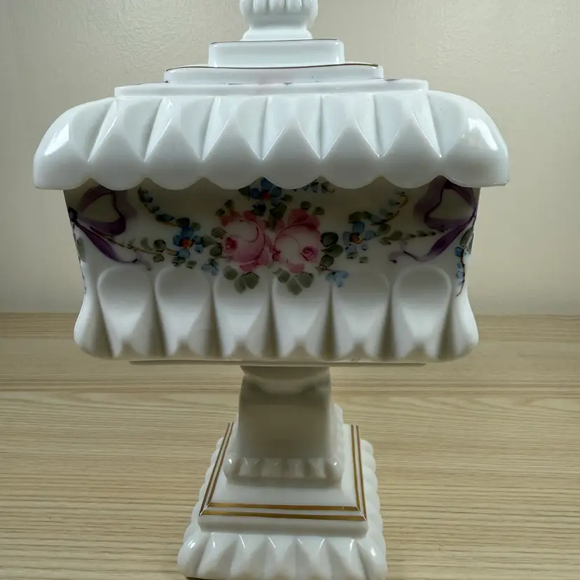 Westmoreland Wedding Cake Box With Roses And Bows Hand painted