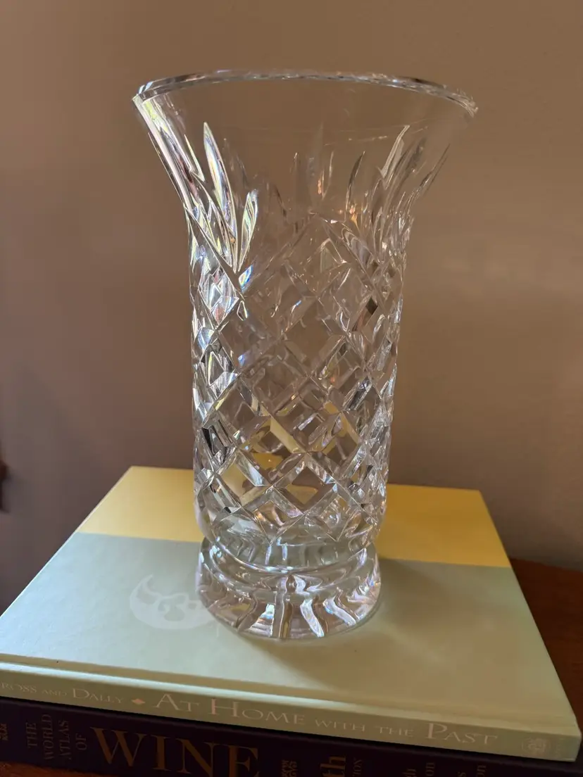 ☀️10” H x 6-1/4” W Vintage Crystal Vase