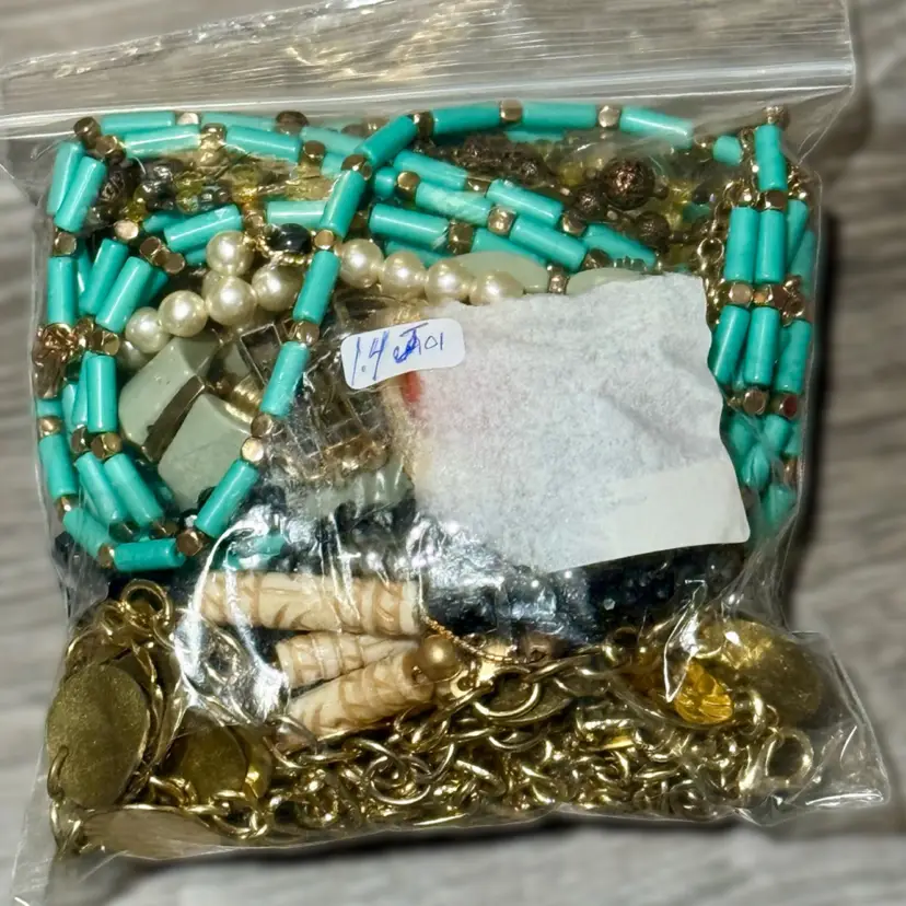 Assorted Necklace Lot *WearabLe* Vintage/Contemporary (J01)