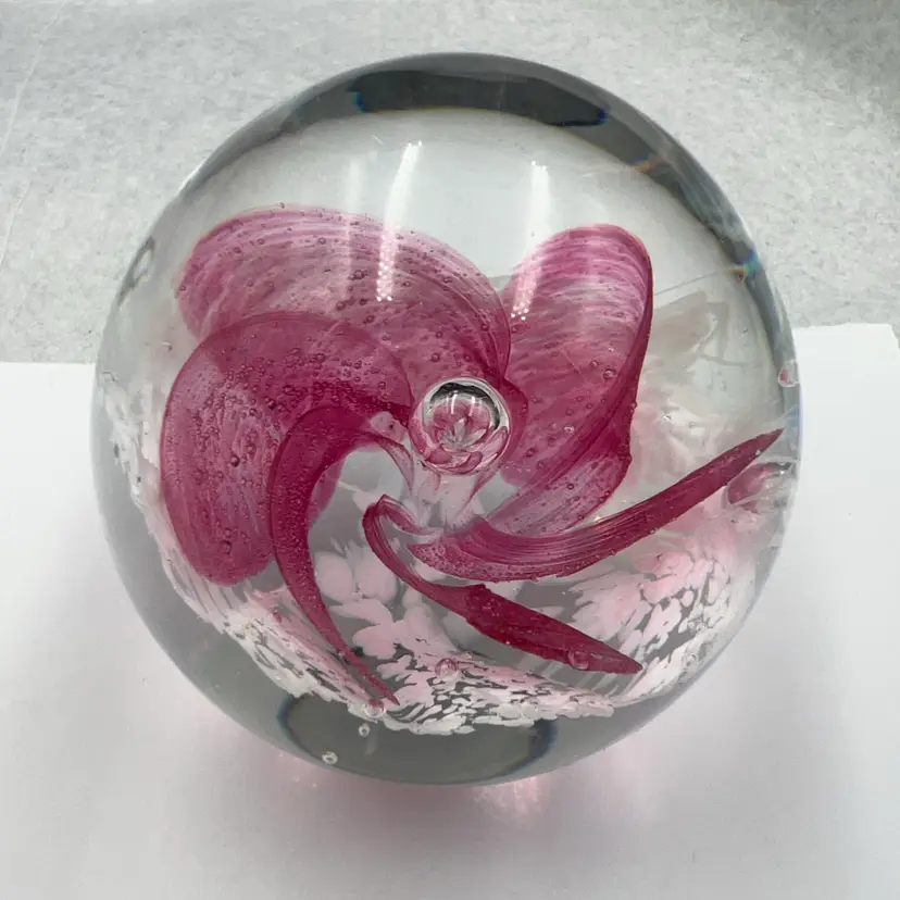 Dynasty Gallery Heirloom Glass Paperweight Pink White Floral Ribbon Controlled Bubble 2.25”