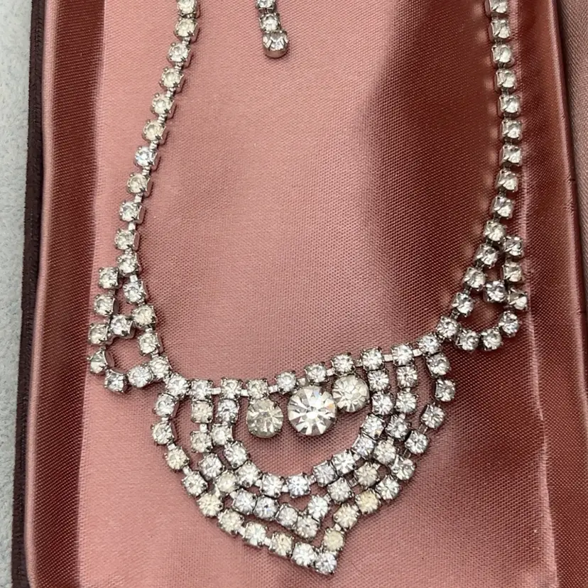 Vintage 1950s Rhinestone Bib Necklace Silver Tone 14” + 4” Extender