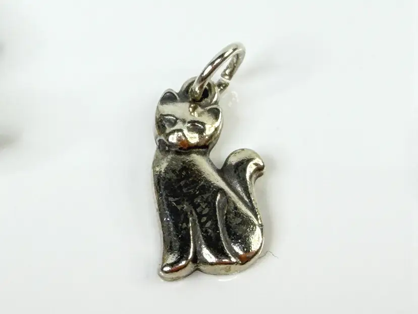 James Avery Sterling Silver Sitting Cat Charm Feline Animal Jewelry JR2141