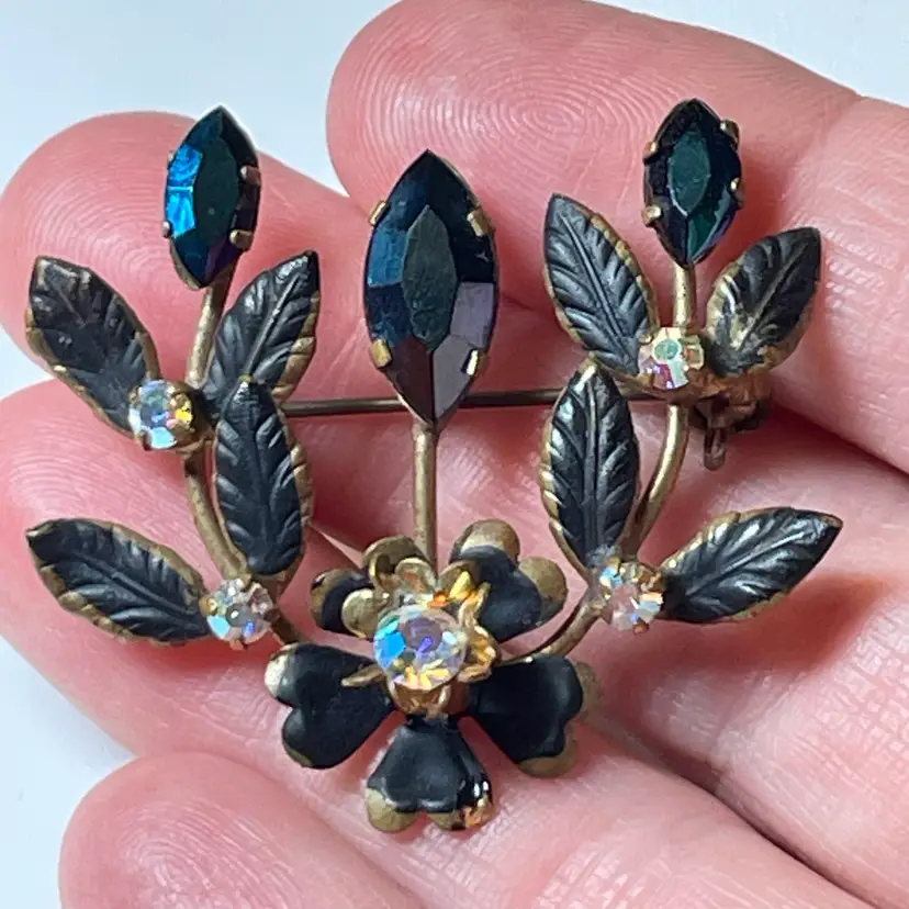 #23 - Austria Wreath Brooch
